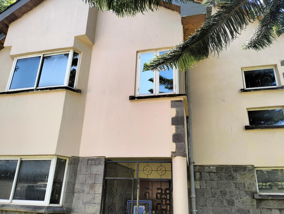 5 Bed Townhouse with En Suite in Spring Valley - 6