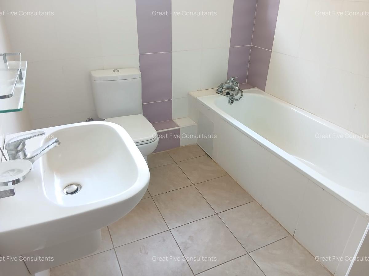 4 Bed Villa with En Suite in Rosslyn - 19