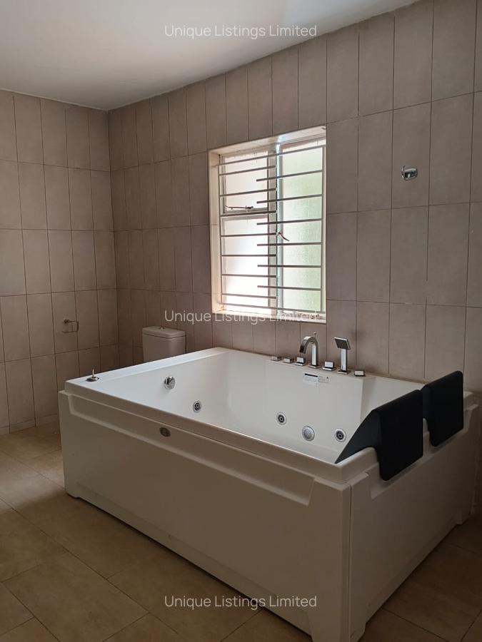 4 Bed House with En Suite in Runda - 11