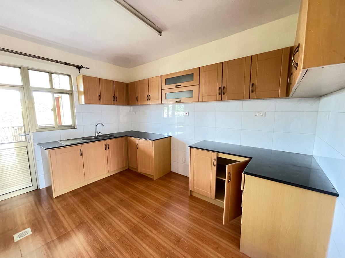 2 Bed Apartment with En Suite in Lavington - 7