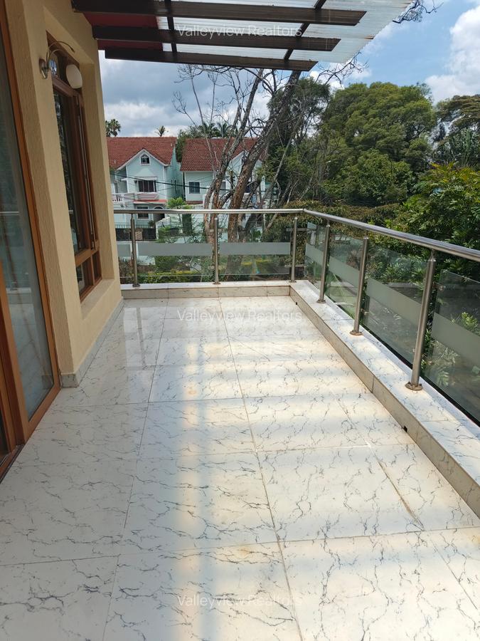 5 Bed Townhouse with En Suite at Lavington - 20