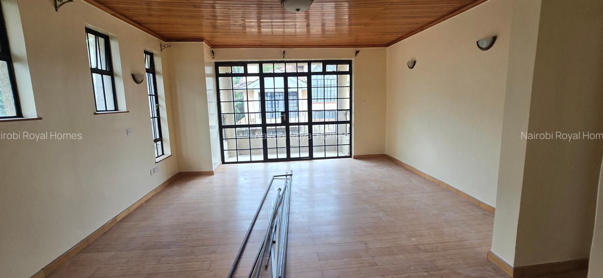 5 Bed Townhouse with En Suite at Lavington Green - 16