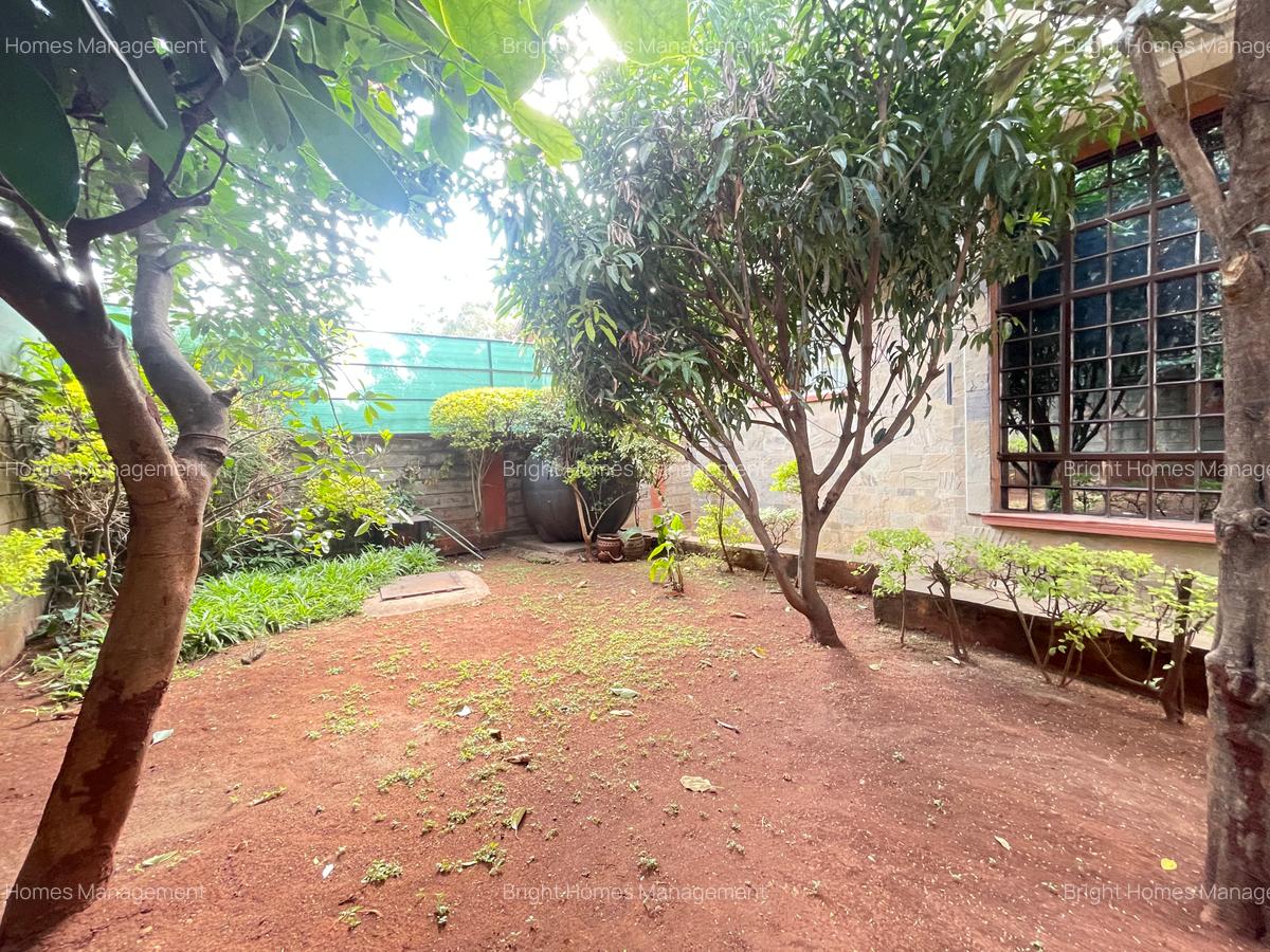 5 Bed Townhouse with En Suite in Lavington - 12