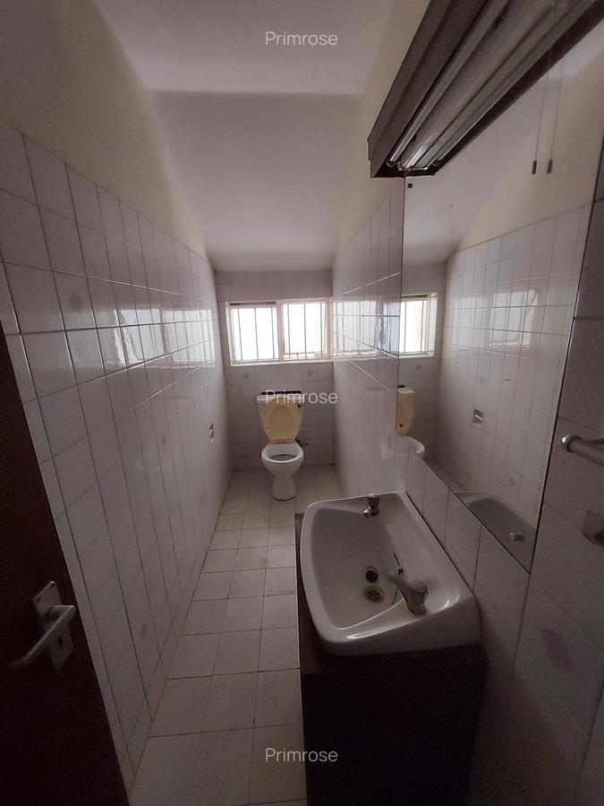 4 Bed Townhouse with En Suite in Spring Valley - 12