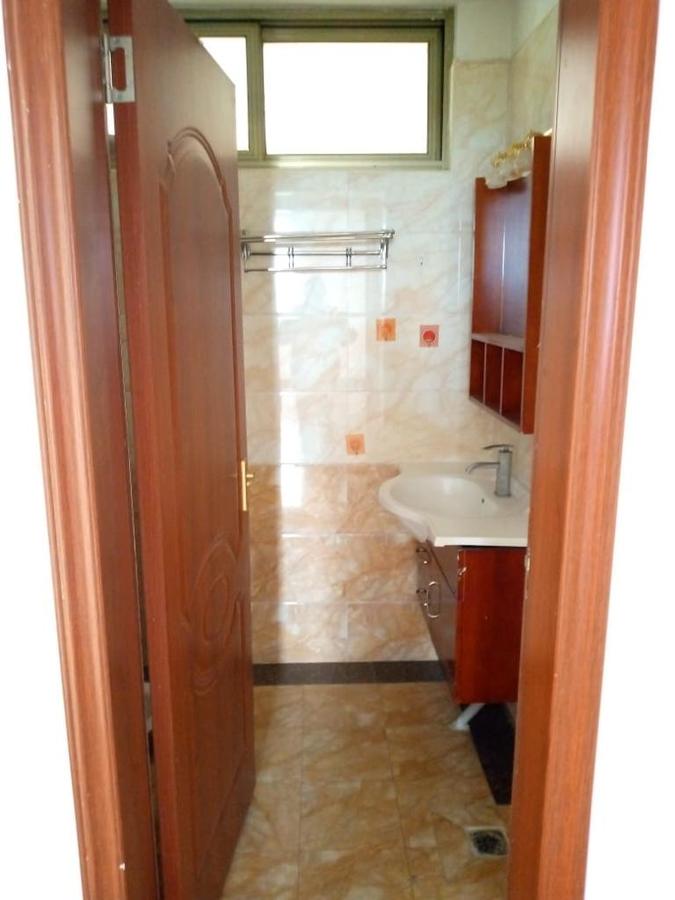 Serviced 3 Bed Apartment with Swimming Pool in Kilimani - 11