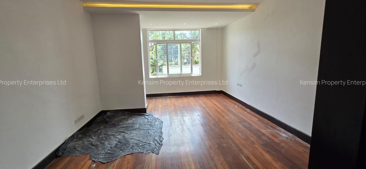 5 Bed House with En Suite in Runda - 20