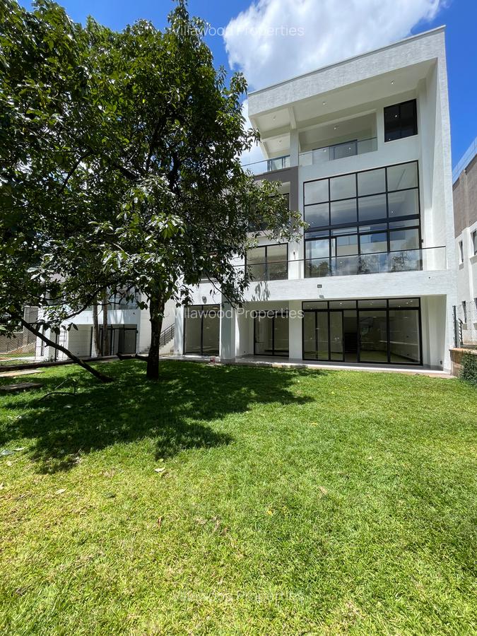 6 Bed Villa with En Suite in Spring Valley - 1