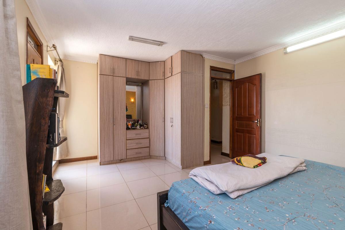 3 Bed Apartment with En Suite in Parklands - 15