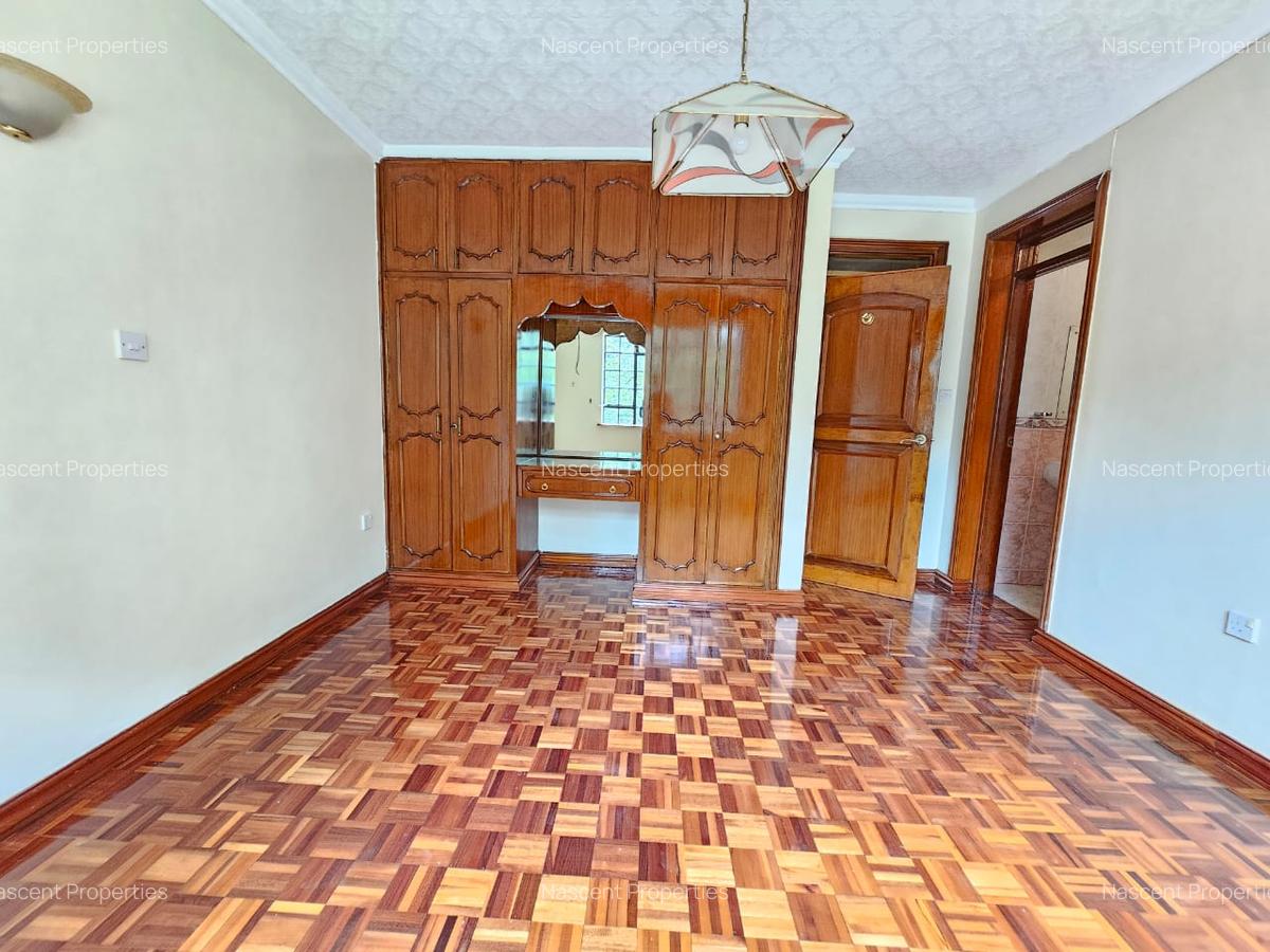 4 Bed House with En Suite at Evergreen - 16