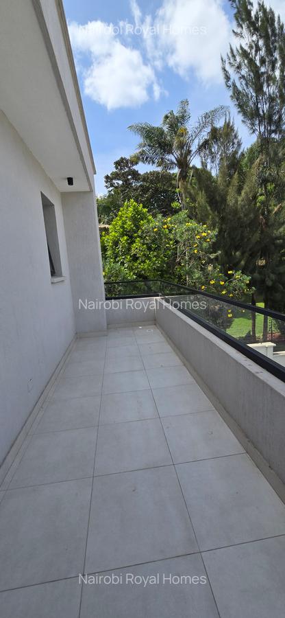 5 Bed Townhouse with En Suite at Lavington Green - 19