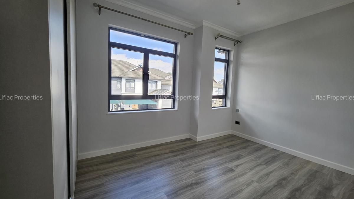 4 Bed Townhouse with En Suite at Five Star Paradise - 12