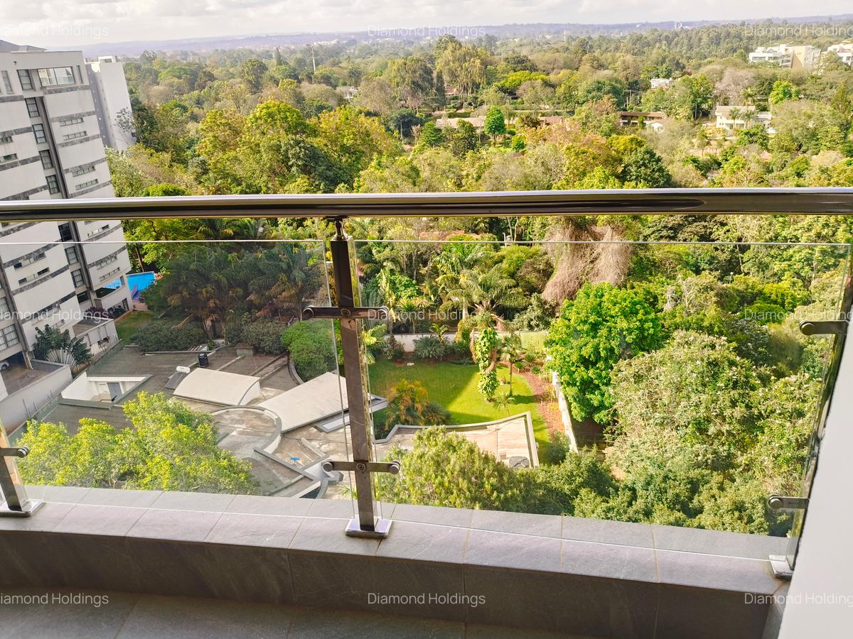 4 Bed Apartment with En Suite at Parklands - 10
