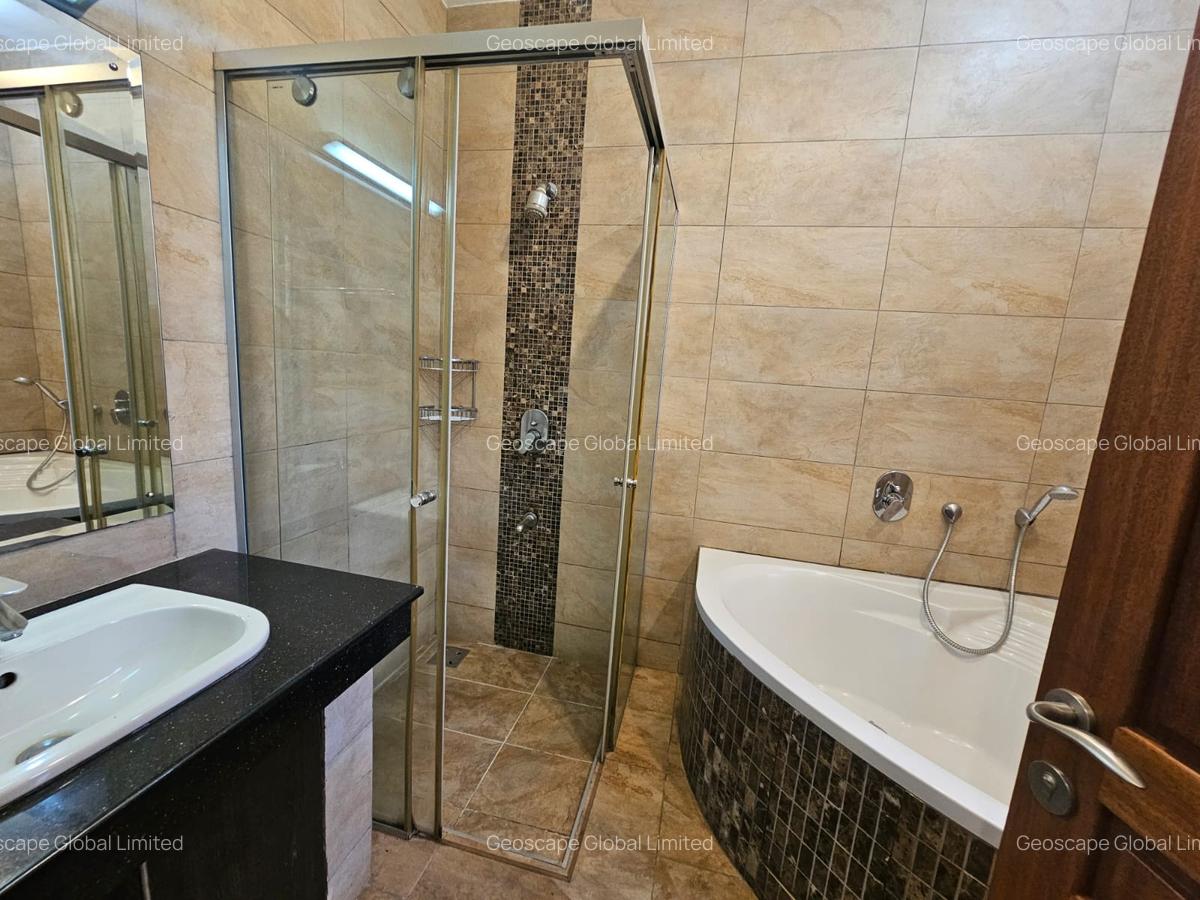 5 Bed Townhouse with En Suite in Lavington - 9