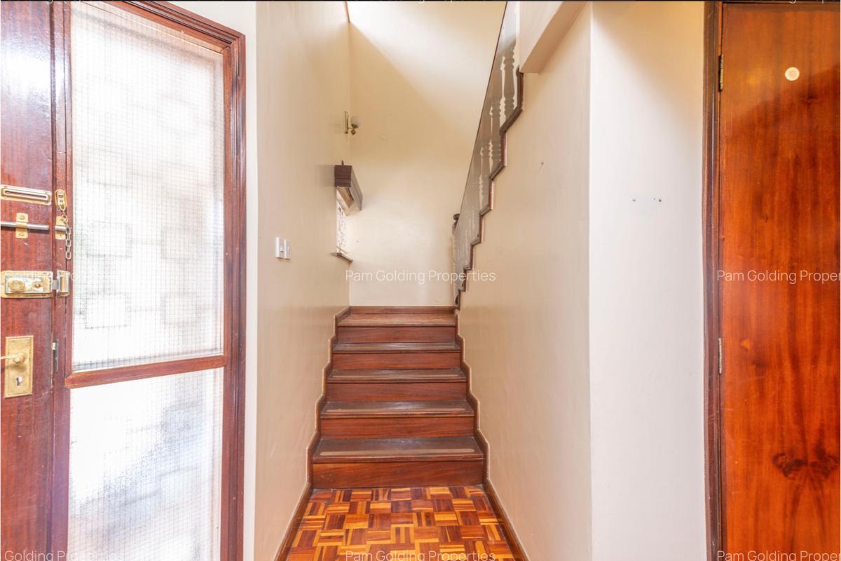 4 Bed House with En Suite in Runda - 11