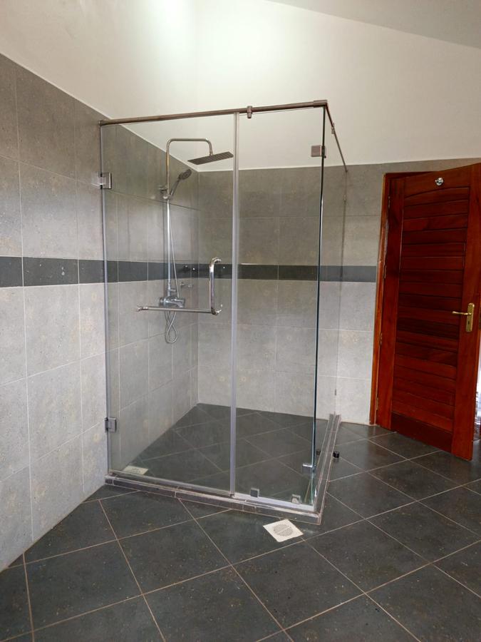 5 Bed House with En Suite at Runda - 16