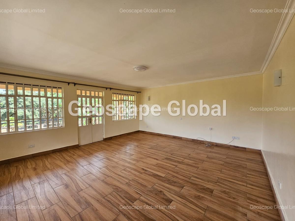 4 Bed House with En Suite in Rosslyn - 17