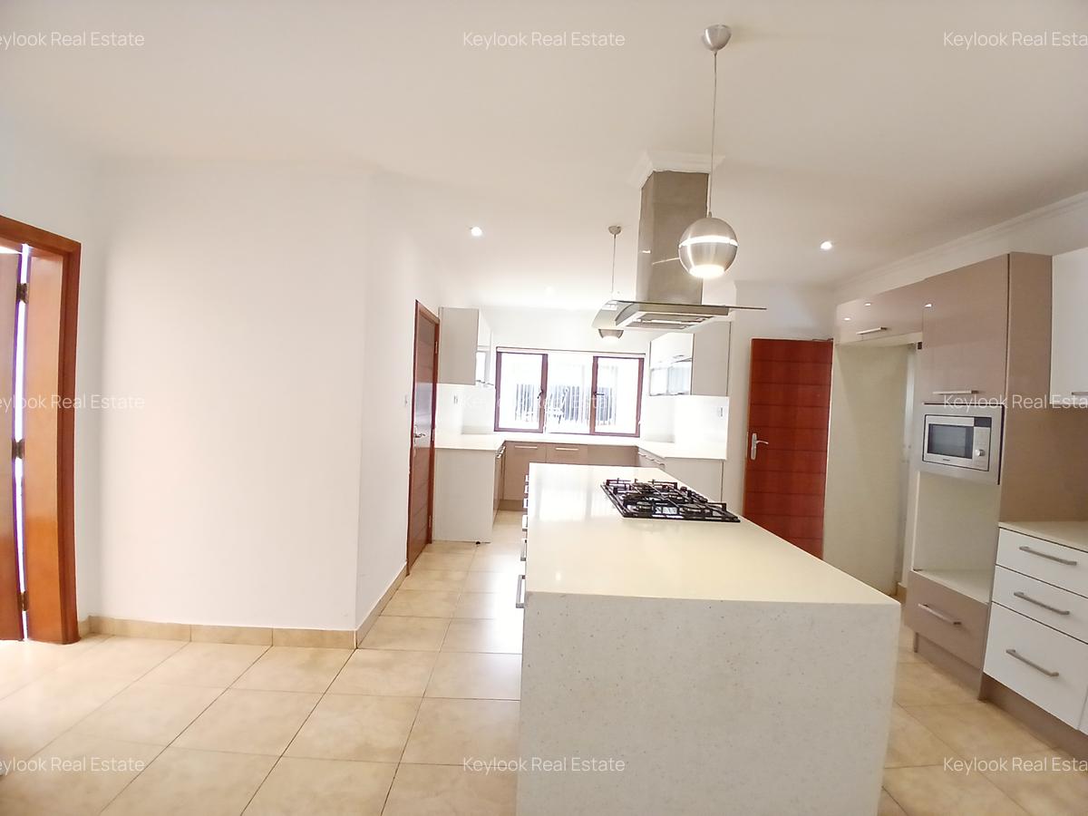 5 Bed Townhouse with En Suite at Lavington - 15