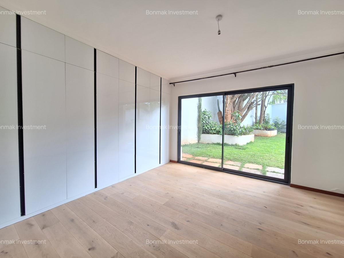 5 Bed Townhouse with En Suite at The Heart Of Lavington. - 20