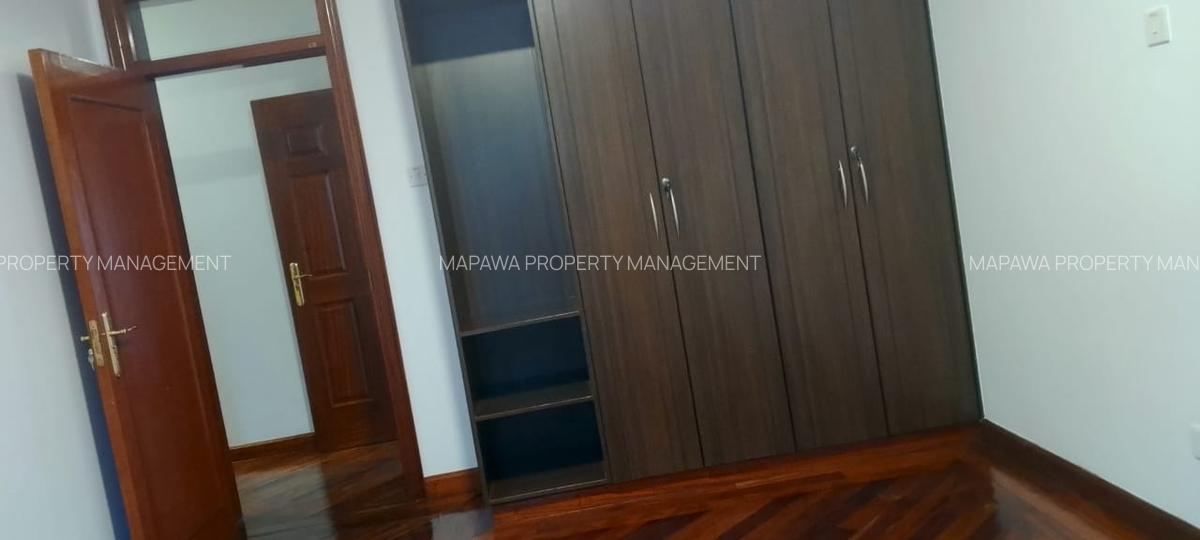 Serviced 3 Bed Apartment with En Suite in Dennis Pritt - 10