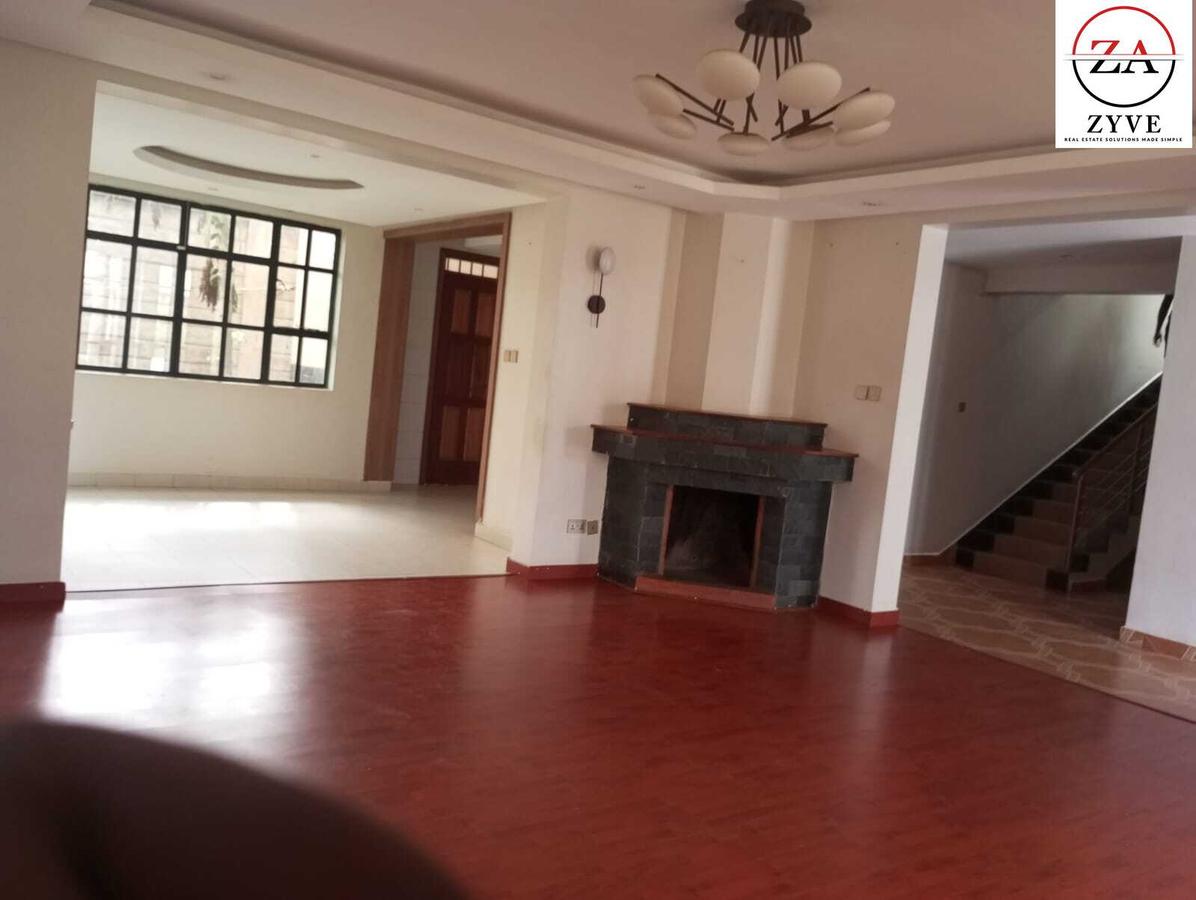 4 Bed House with En Suite at Lavington - 1