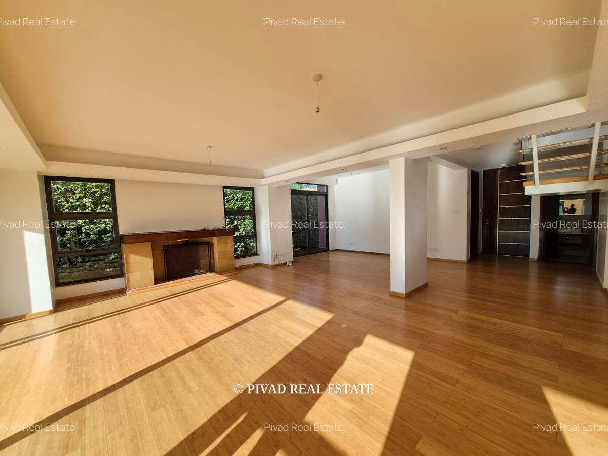 4 Bed Townhouse with Garden in Garden Estate - 2