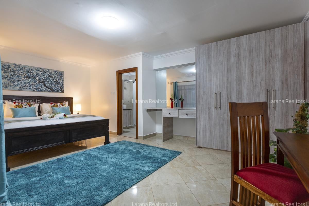 6 Bed House with En Suite at Hillcrest Dr - 3