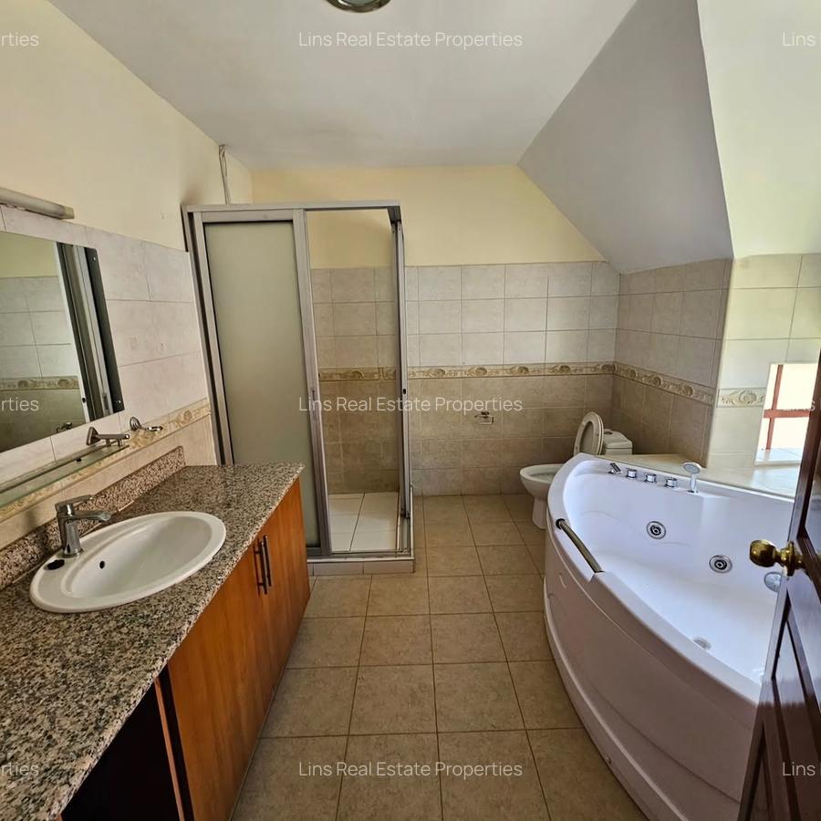 4 Bed Townhouse with En Suite in Lavington - 20