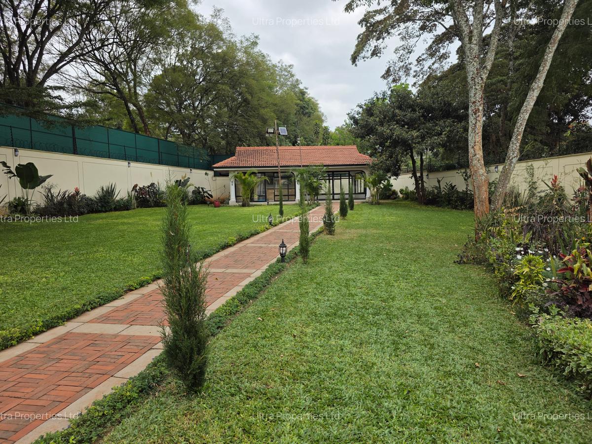5 Bed Townhouse with En Suite in Runda - 3