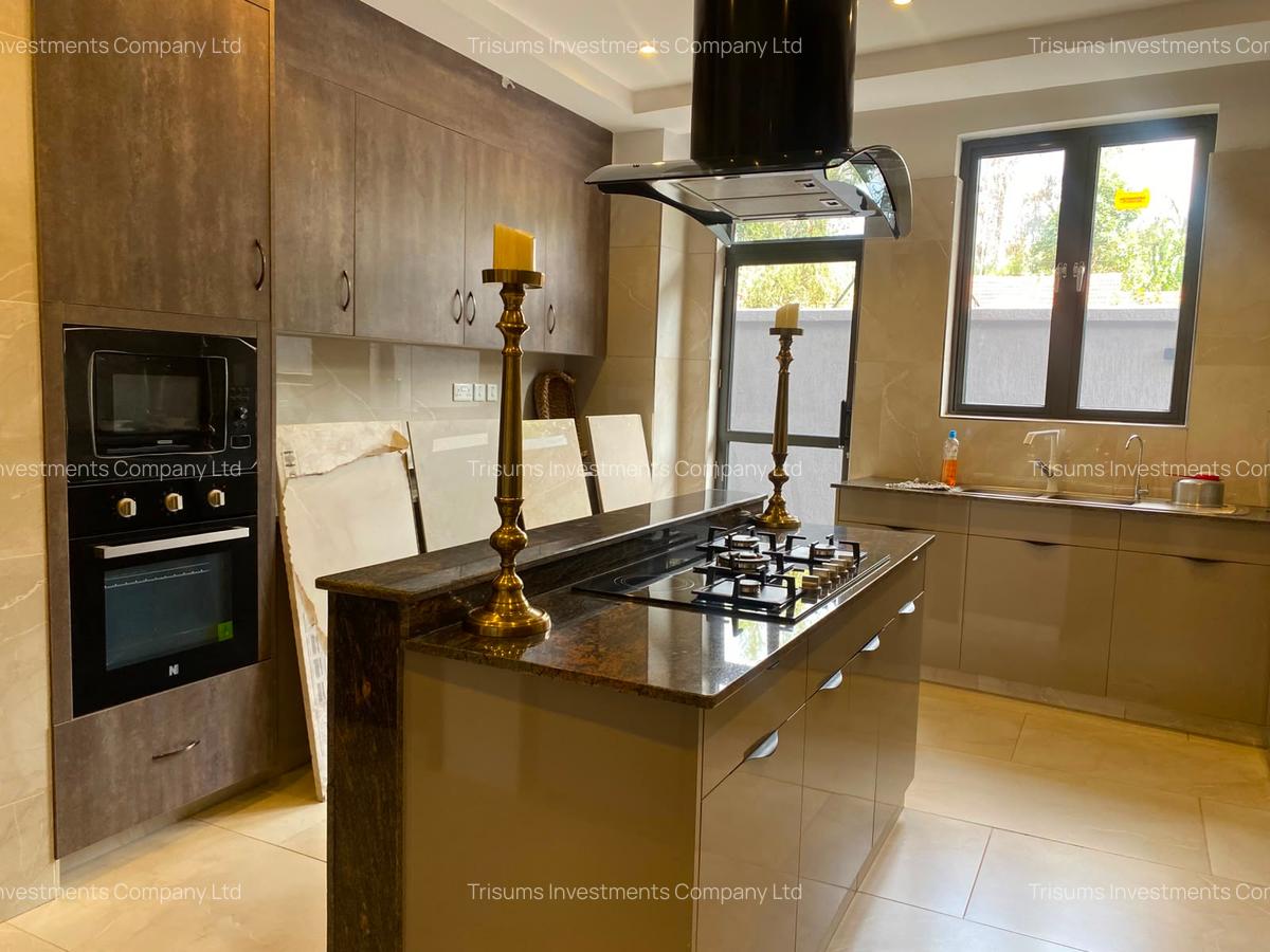 3 Bed Apartment with En Suite in Riverside - 5