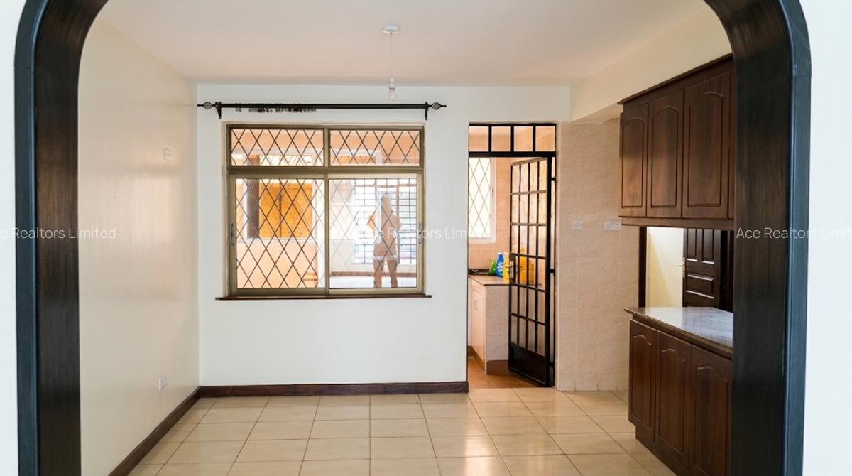 3 Bed Apartment with En Suite at Sports Road - 7