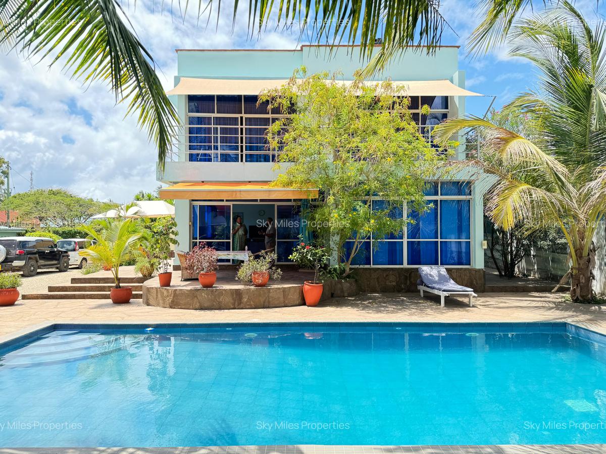 3 Bed Villa with En Suite at Diani Airport - 1