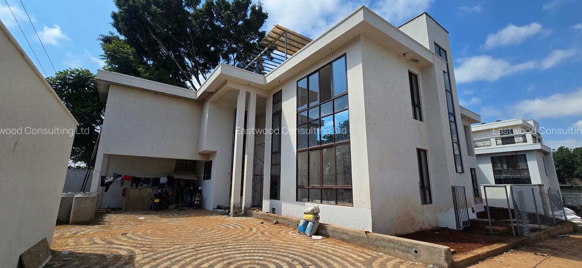 5 Bed Townhouse with En Suite in Kyuna - 1