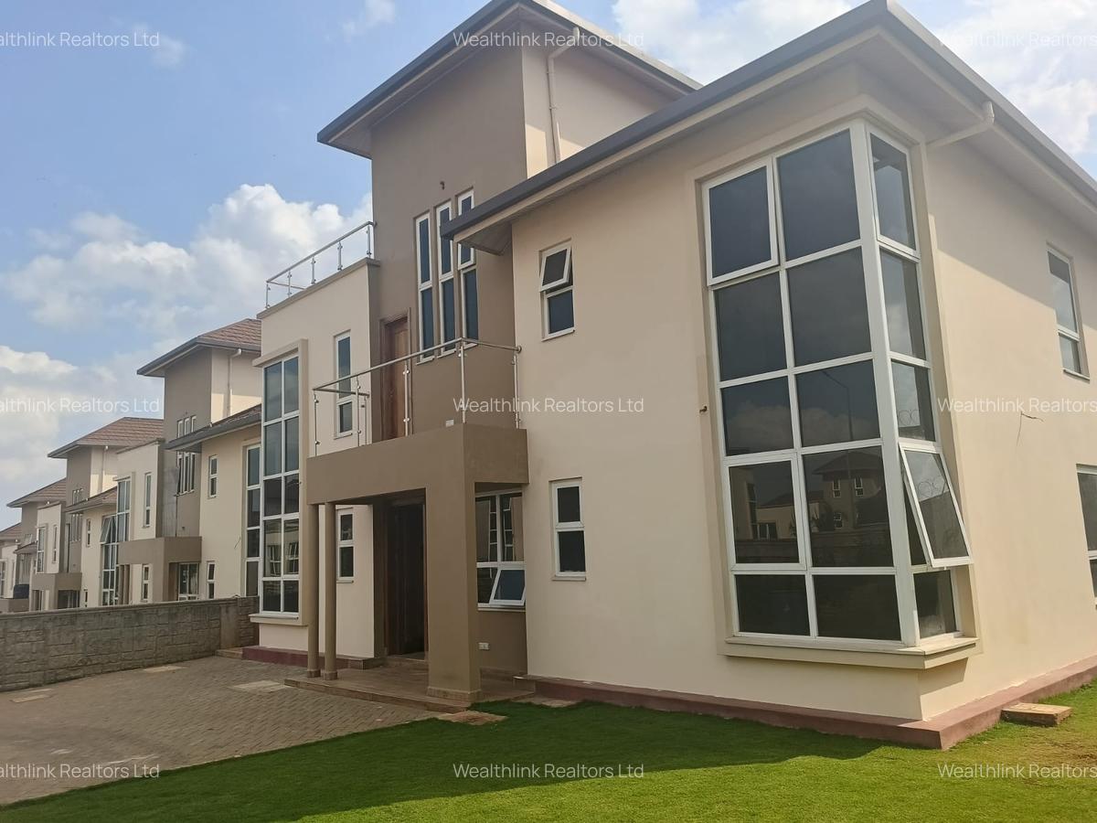 4 Bed Townhouse with En Suite at Iguta Paradise - 3