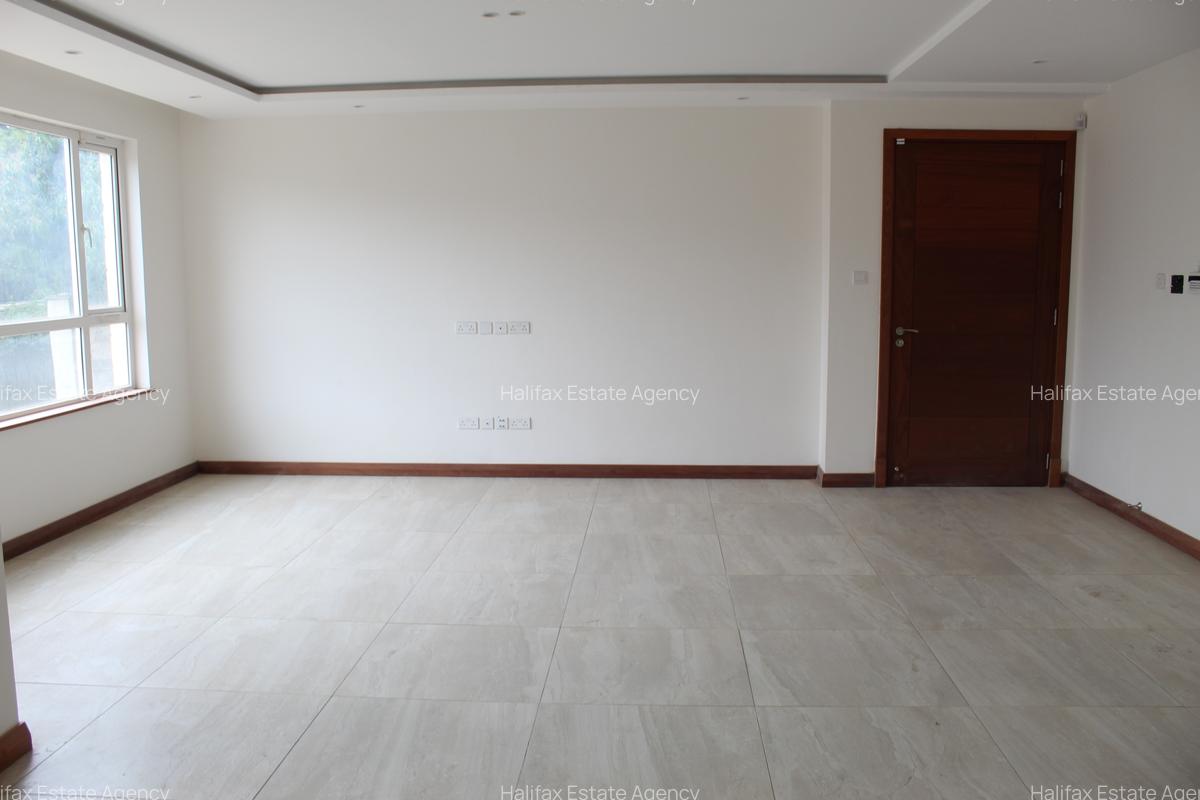 3 Bed Apartment with En Suite in Parklands - 8
