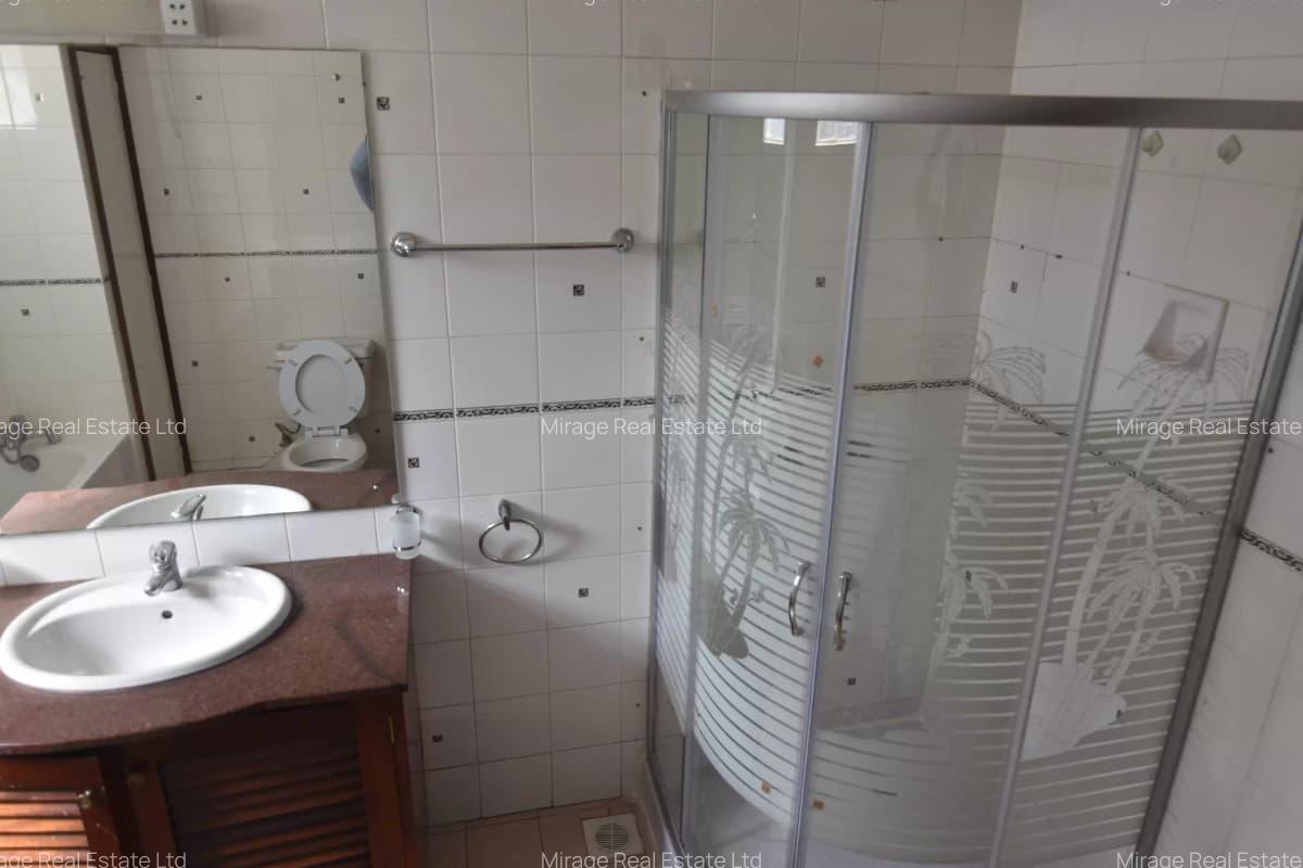 3 Bed Apartment with En Suite in Lavington - 4