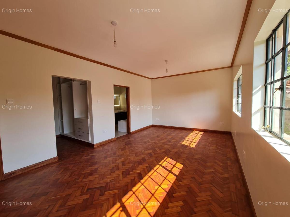 4 Bed House with En Suite at Lavington - 13