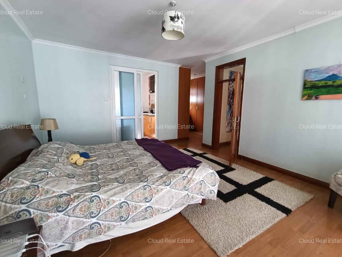 4 Bed House with En Suite in Lavington - 4