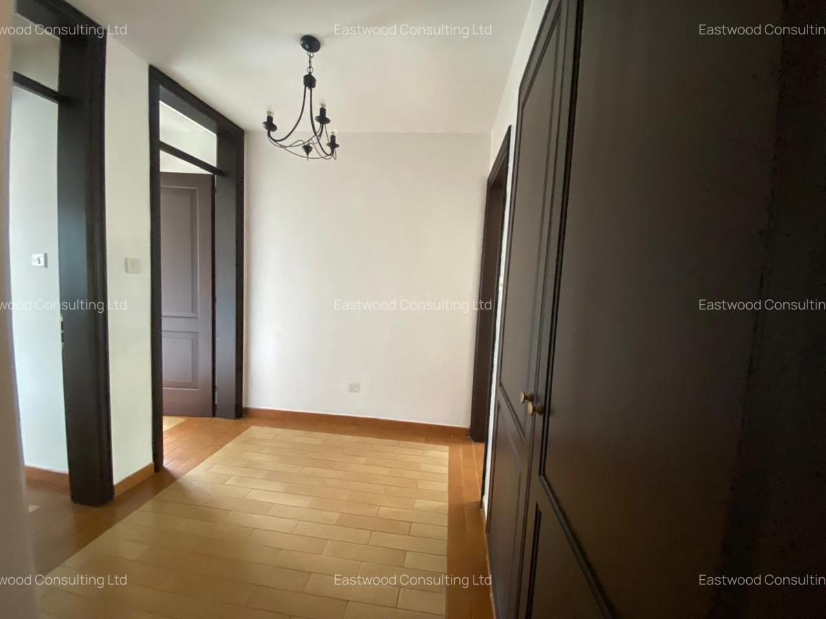 3 Bed House with En Suite in Brookside - 10