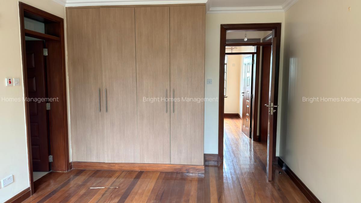 5 Bed Townhouse with En Suite in Lavington - 18