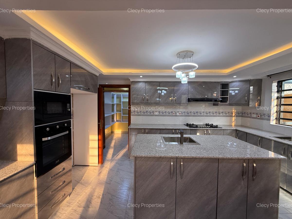 5 Bed House with En Suite at Bypass - 6
