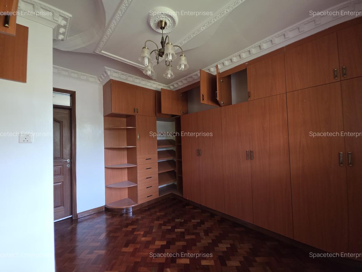 4 Bed House with En Suite in Runda - 14