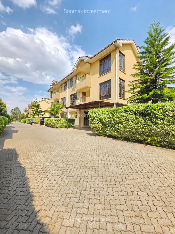 5 Bed Townhouse with En Suite at Lavington Green - 4