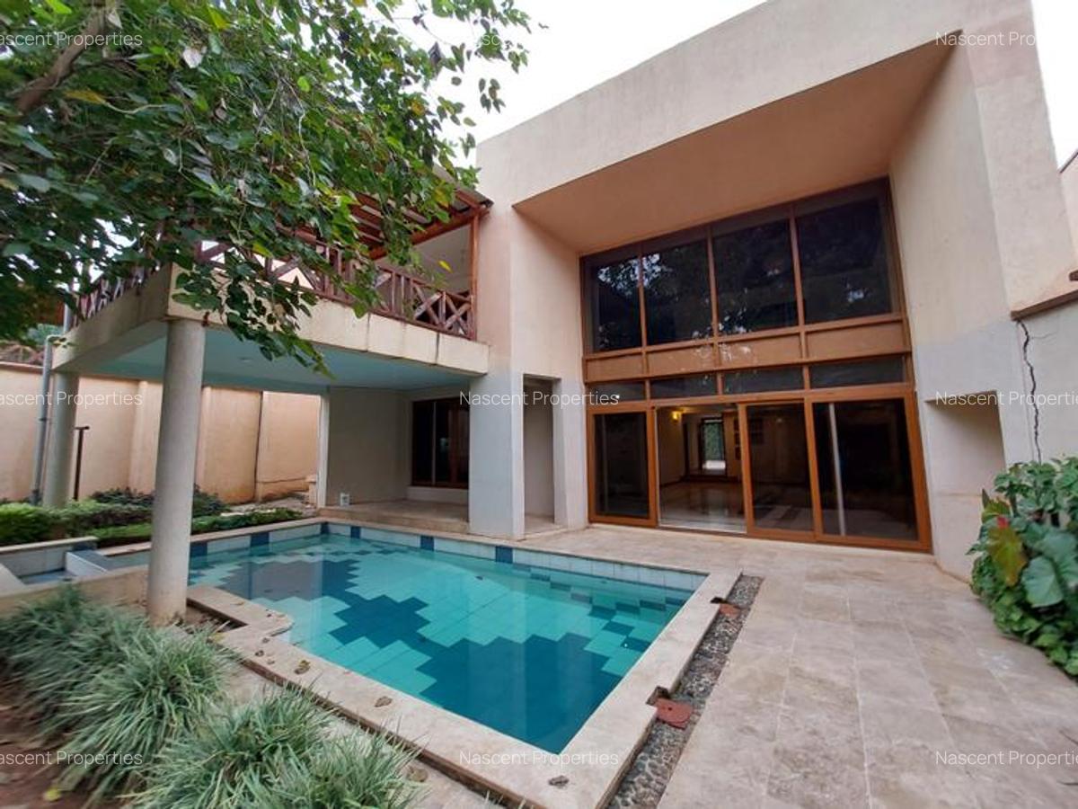 5 Bed Villa with En Suite in Lavington - 1