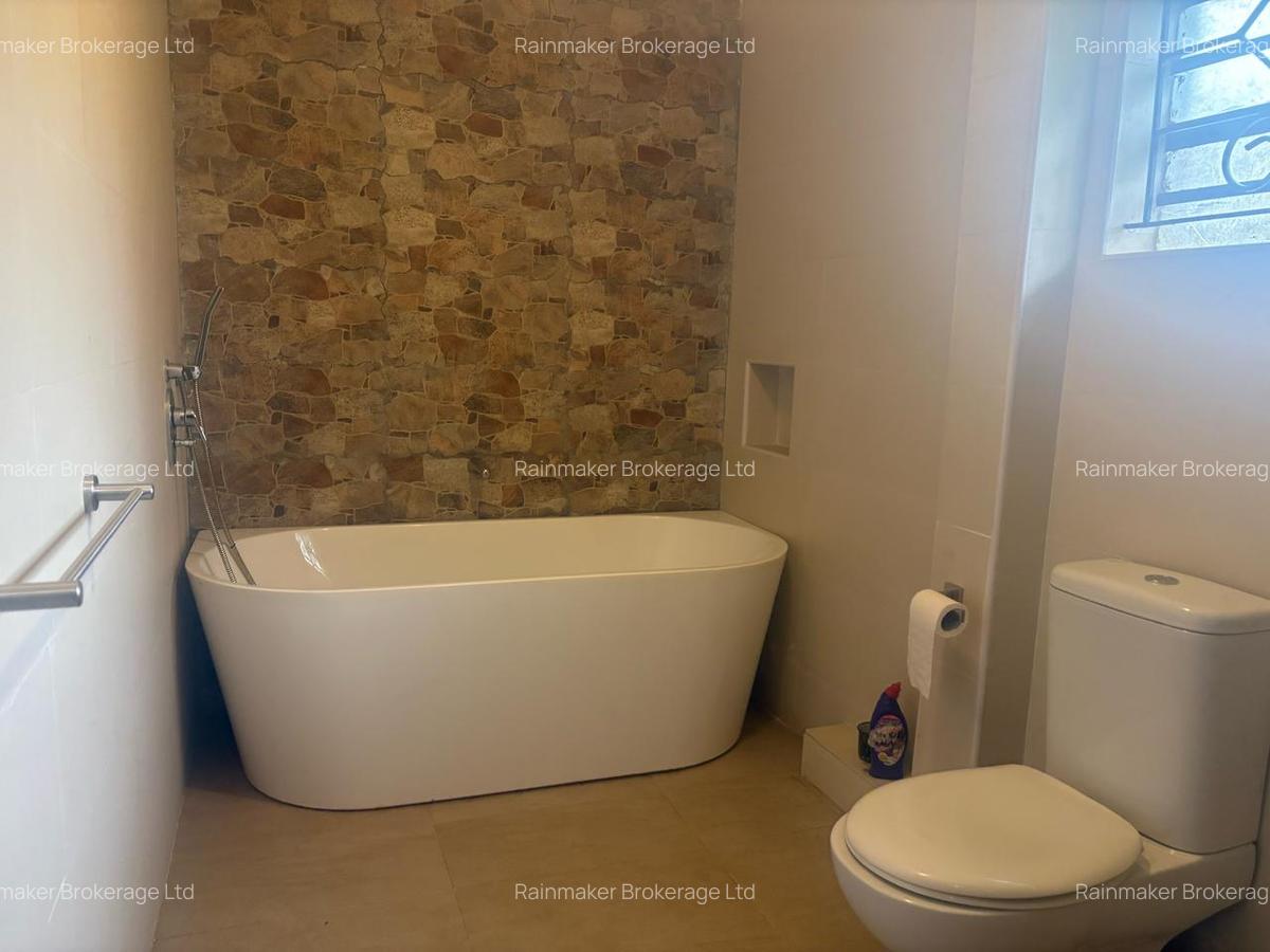 5 Bed House with En Suite at Brookside - 4