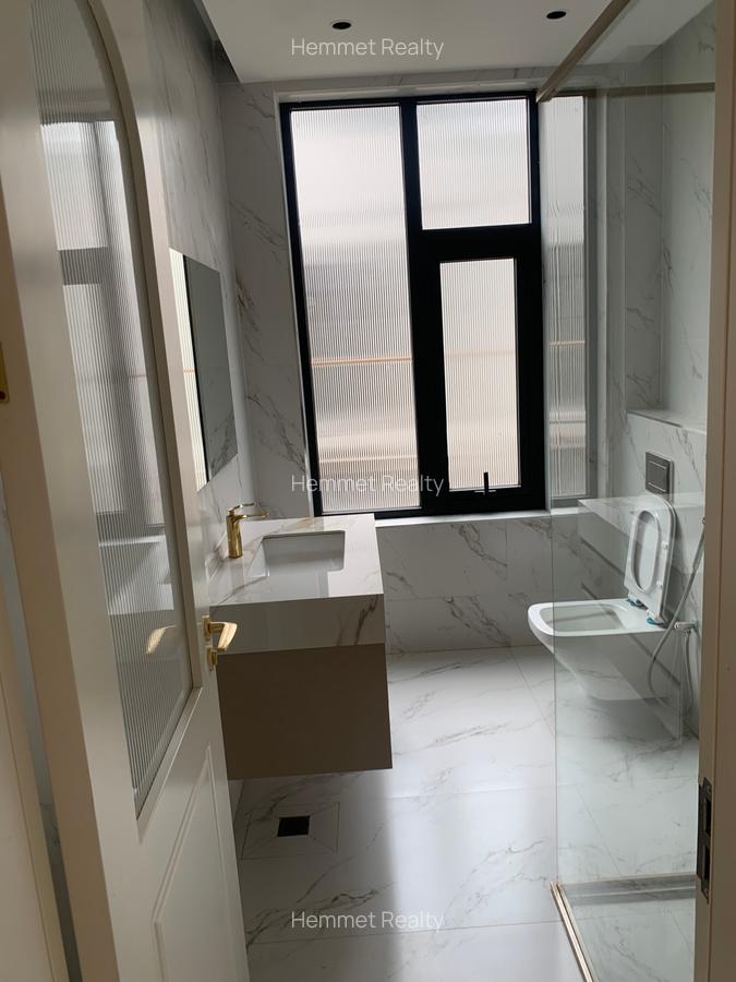 5 Bed Townhouse with En Suite in Lavington - 11