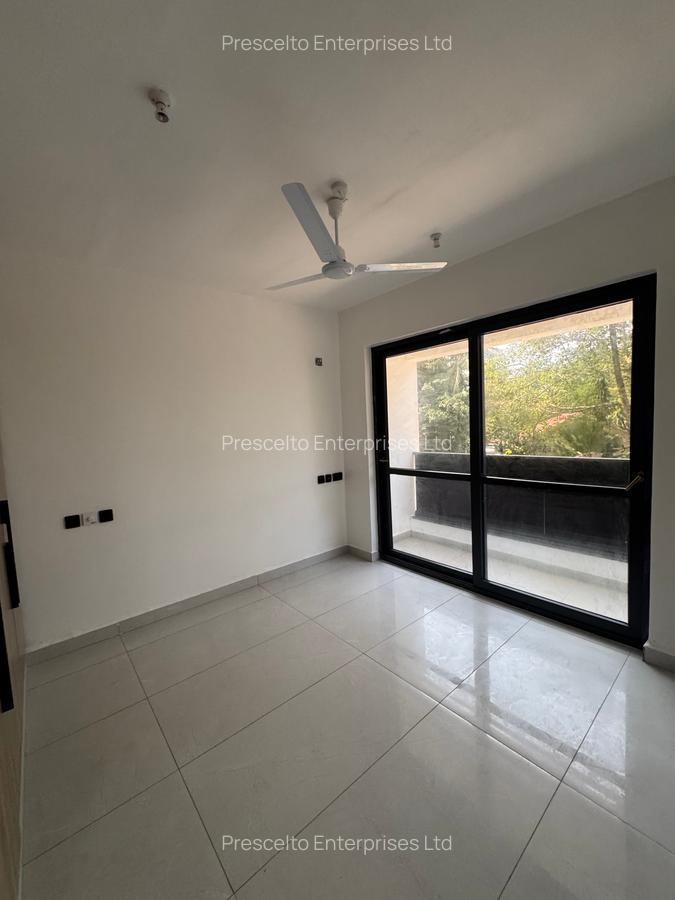 3 Bed Apartment with En Suite at Off Links Road - 4