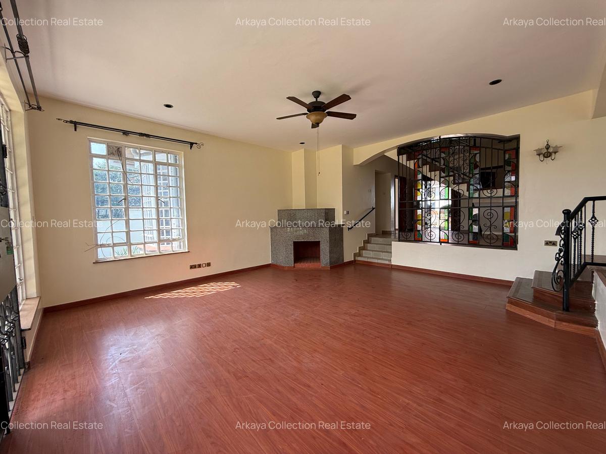 5 Bed House with En Suite in Runda - 1