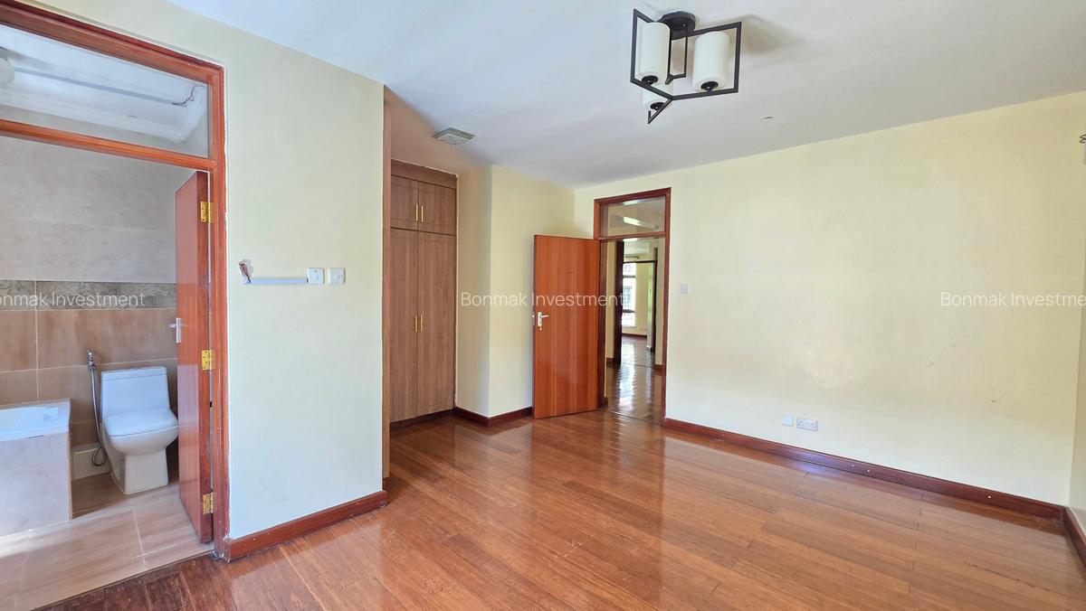 5 Bed Townhouse with En Suite at Lavington Green - 17