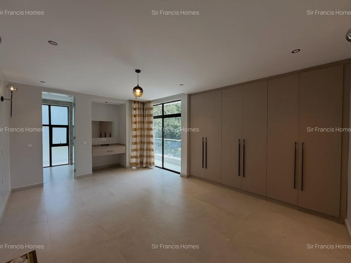 5 Bed Villa with En Suite at Tree Lane - 8