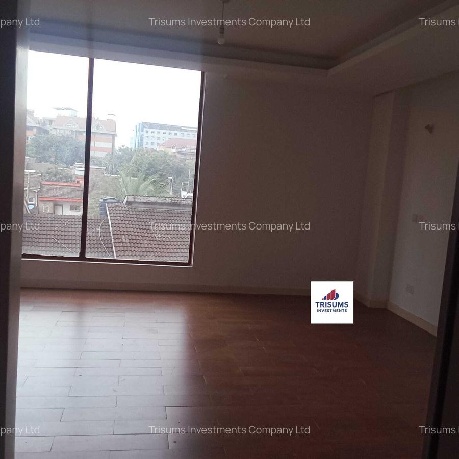 4 Bed Apartment with En Suite in Parklands - 10